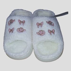 Willow  & Ruby Girl Cozy White Slippers with Pink Embroidery Size 2